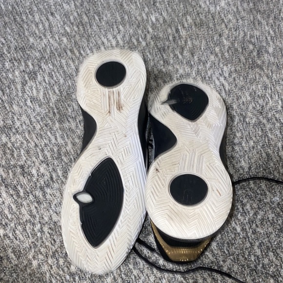 Basketball shoes - Picture 4 of 4